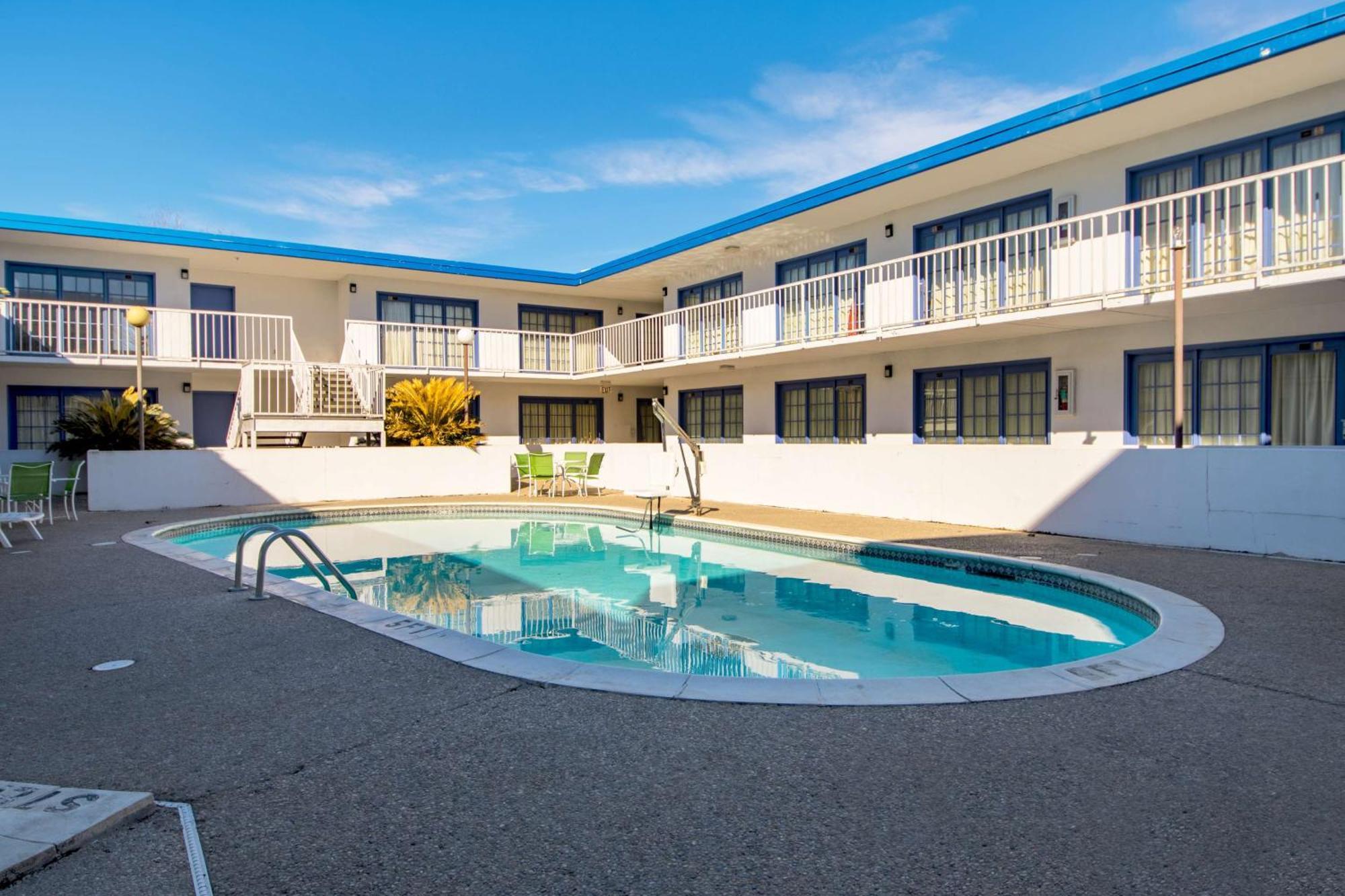 6-opelousas, La Hotel